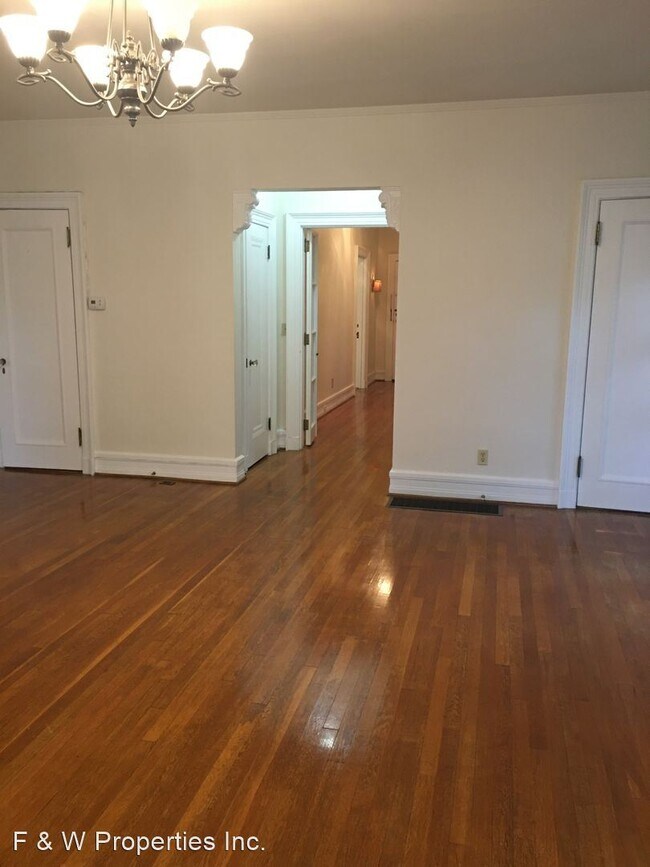 Foto del edificio - 1571-1619 Roxbury Rd