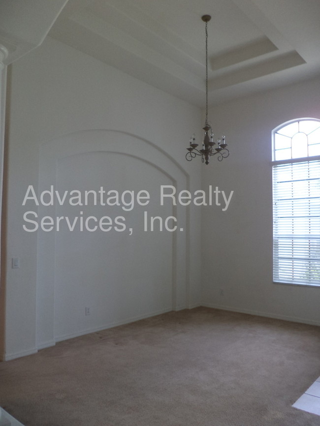 Building Photo - GATED COMMUNITY IN SEVEN OAKS