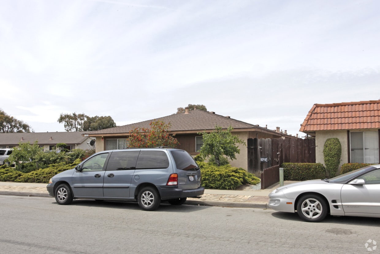 Building Photo - 1283 Cherokee Dr