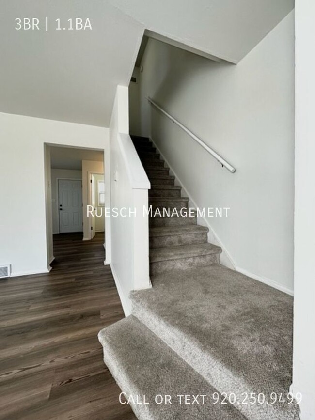 Building Photo - Beautiful 3 Bedroom 1.5 Bath Townhome Avai...