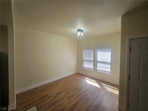 Building Photo - 8250 N Grand Canyon Dr