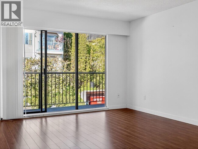 Photo du bâtiment - 170 W 4th St