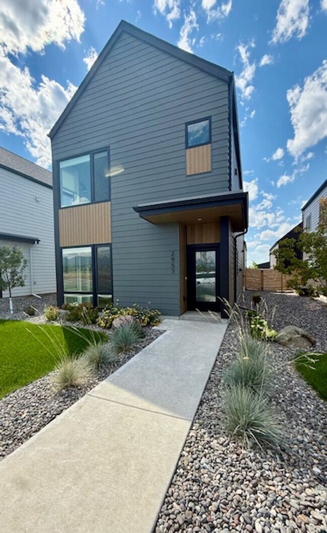 Foto del edificio - Single Family HOME with 3 Bedrooms 2 1/2 Bathrooms - Where Mountains meet you at upscale living!