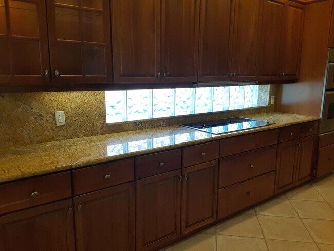 Foto del edificio - Annual unfurnished 3/2 SFH with pool in The Oaks!