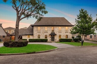 Building Photo - 2906 Riata Ln