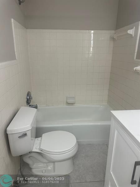 Foto del edificio - 2725 Middle River Dr