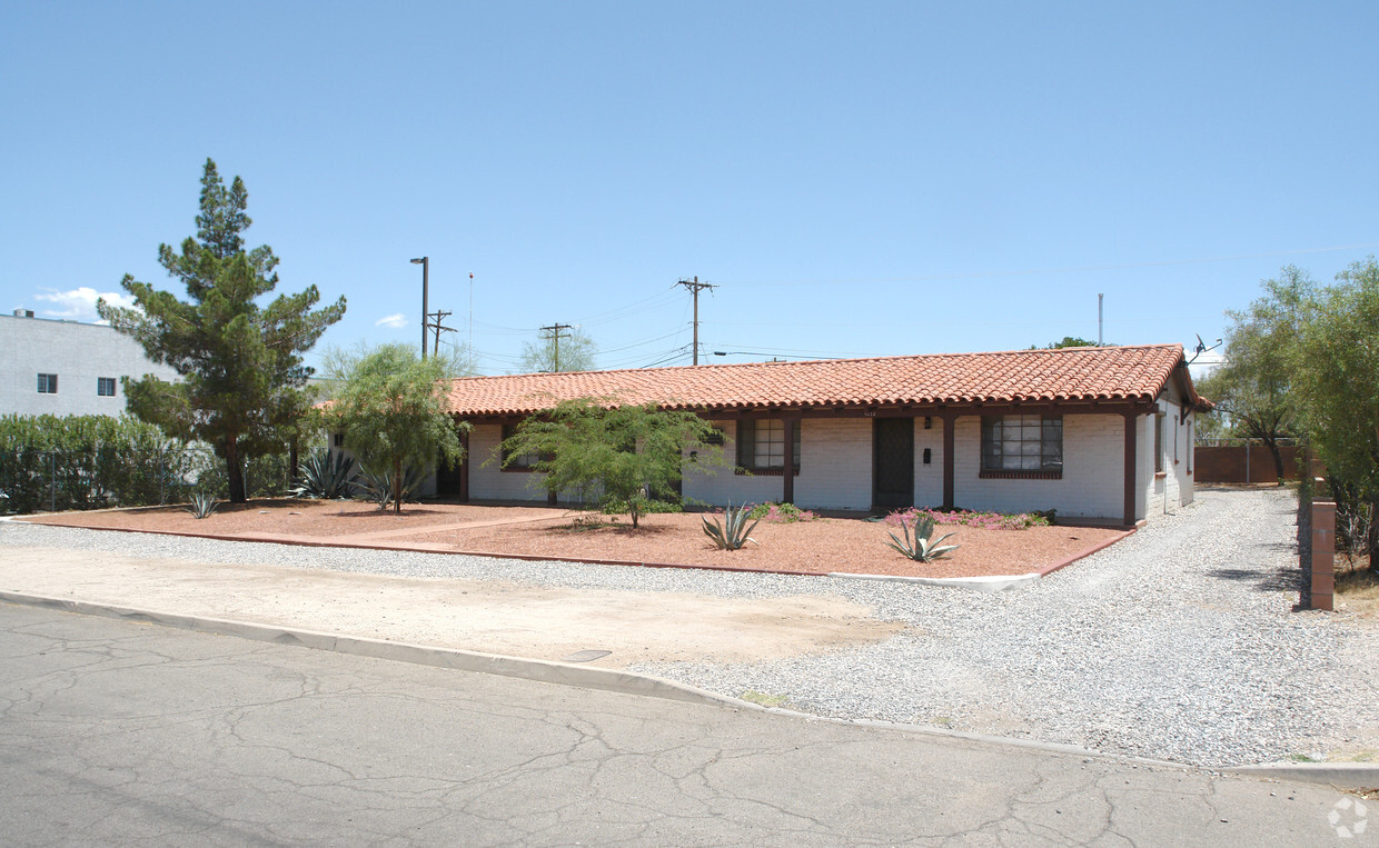 Primary Photo - 1032-1038 N Jones Blvd