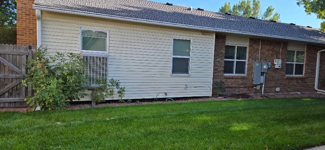 Photo - 138 Willow Pl S House