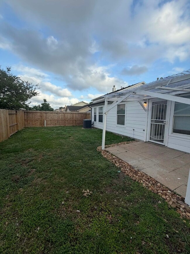 Foto del edificio - 13426 Sanderford Ln