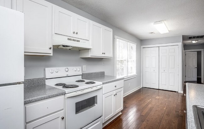 Building Photo - " 2-Bed Duplex with Hardwood Floors-Large Lot- Off Street Parking"