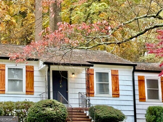 Building Photo - 2005 Clairmont Terrace NE