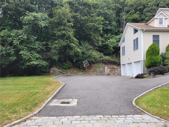 Building Photo - 40 S Ridge Rd