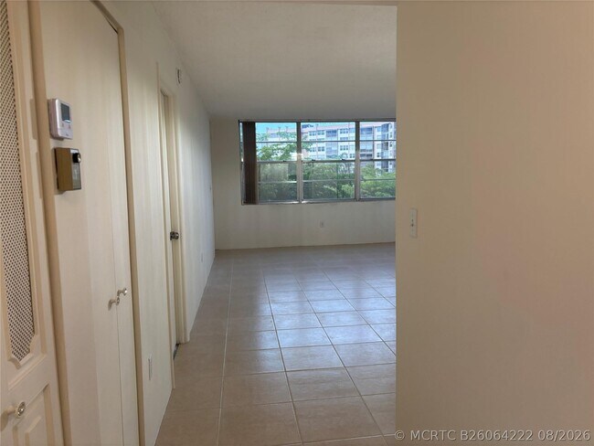 Foto del edificio - 1100 St Charles Pl