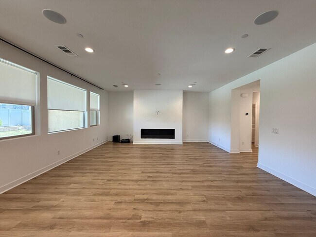 Building Photo - 39338 Stirrup Ct