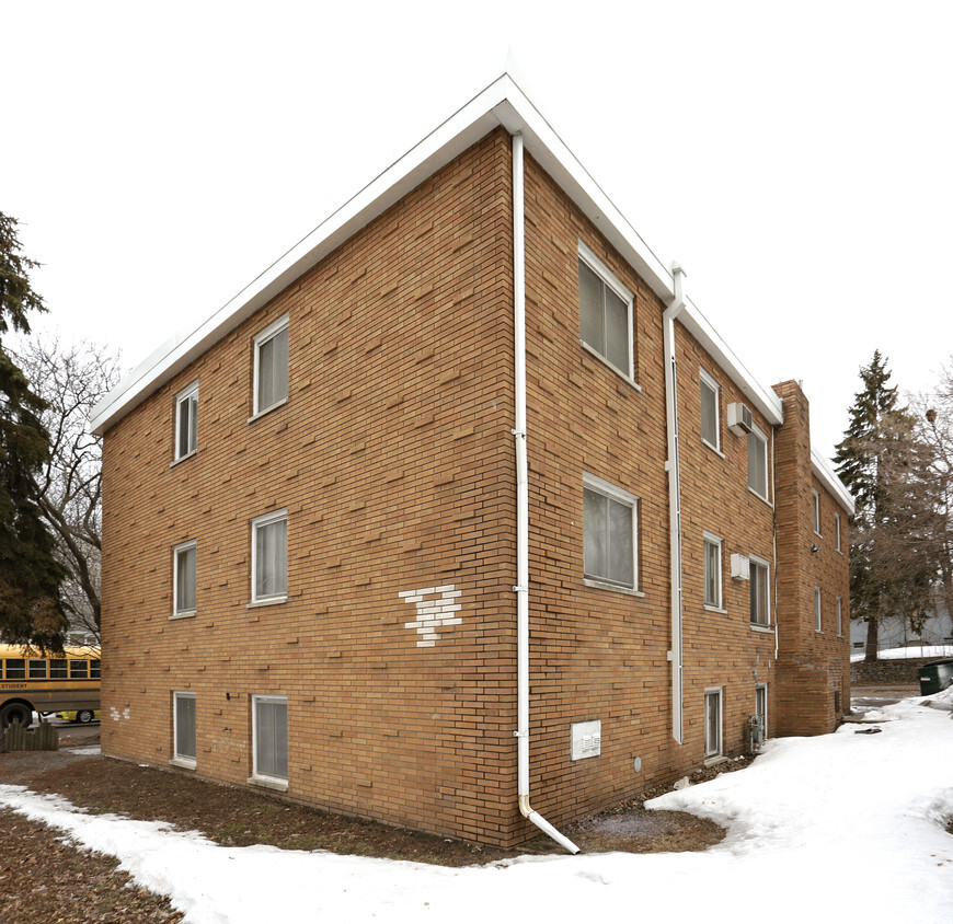 Building Photo - 610 Chatsworth St N
