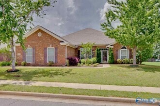 Building Photo - 112 SW Autumn Cove Dr
