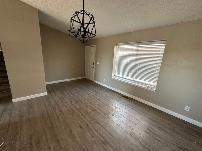 Foto del edificio - 3 Bed 2 Bath Home Located in the Middle of...