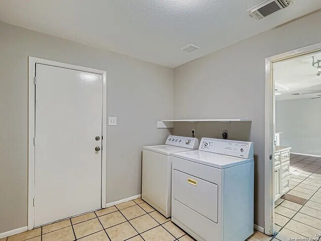 Building Photo - 5934 Summer Fest Dr