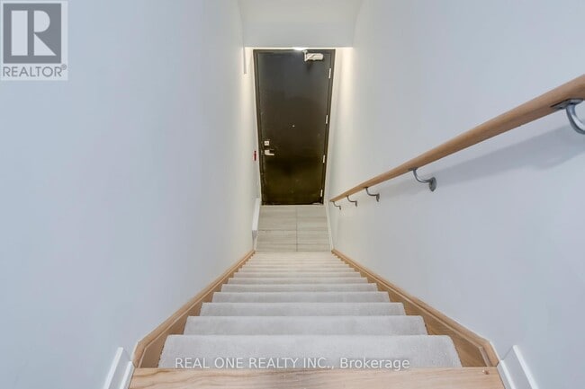 Building Photo - 1660 Victoria Park Ave