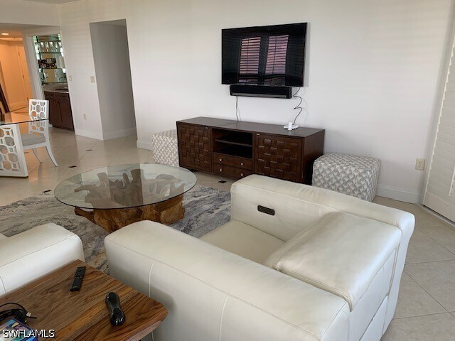 Foto del edificio - 6001 Pelican Bay Blvd