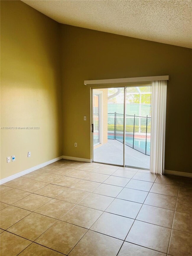 Building Photo - 332 Oceanside Ct