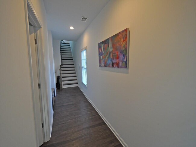 Building Photo - 765 Dunlop Way