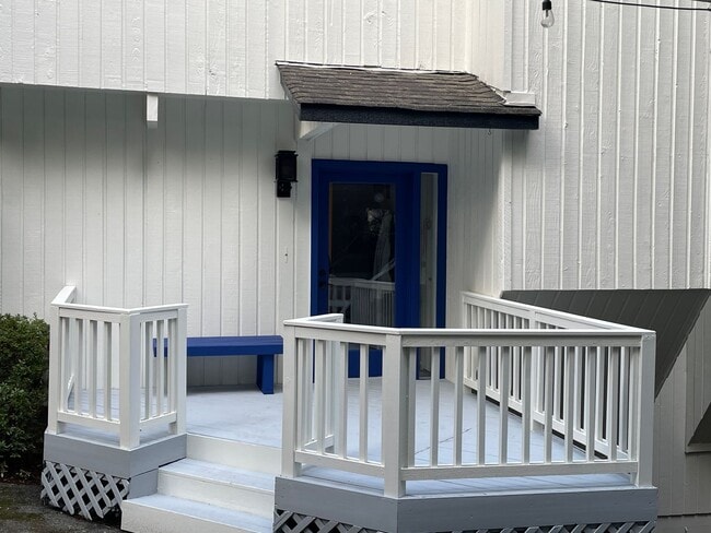 Building Photo - Short term lease only.