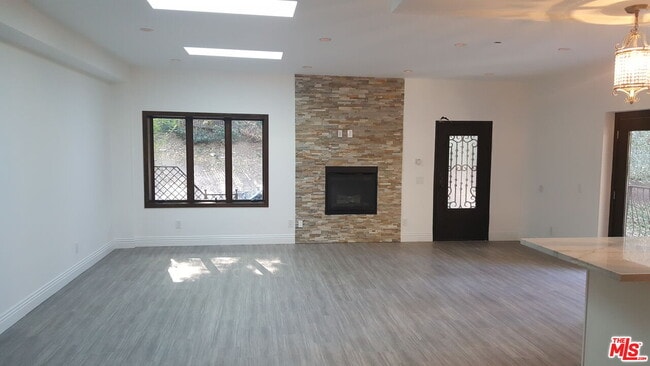 Building Photo - 1020 Moraga Dr
