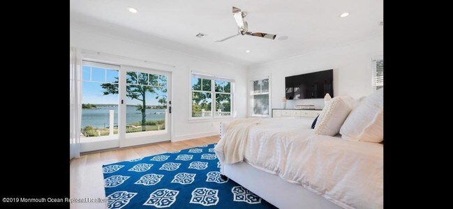 Foto del edificio - 165 Monmouth Blvd