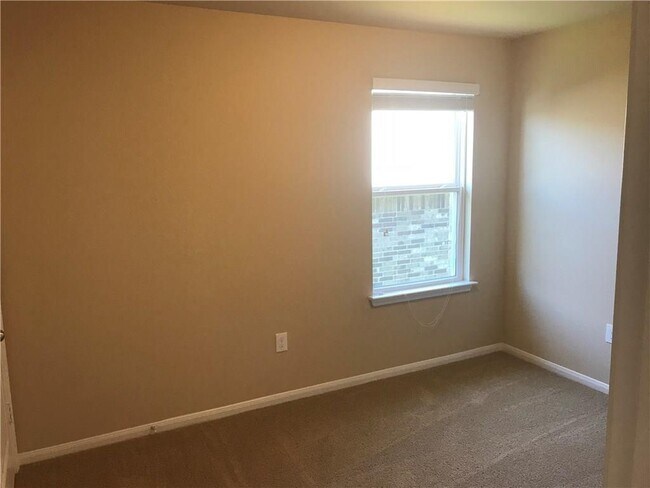 Building Photo - 6000 Montrelia Dr