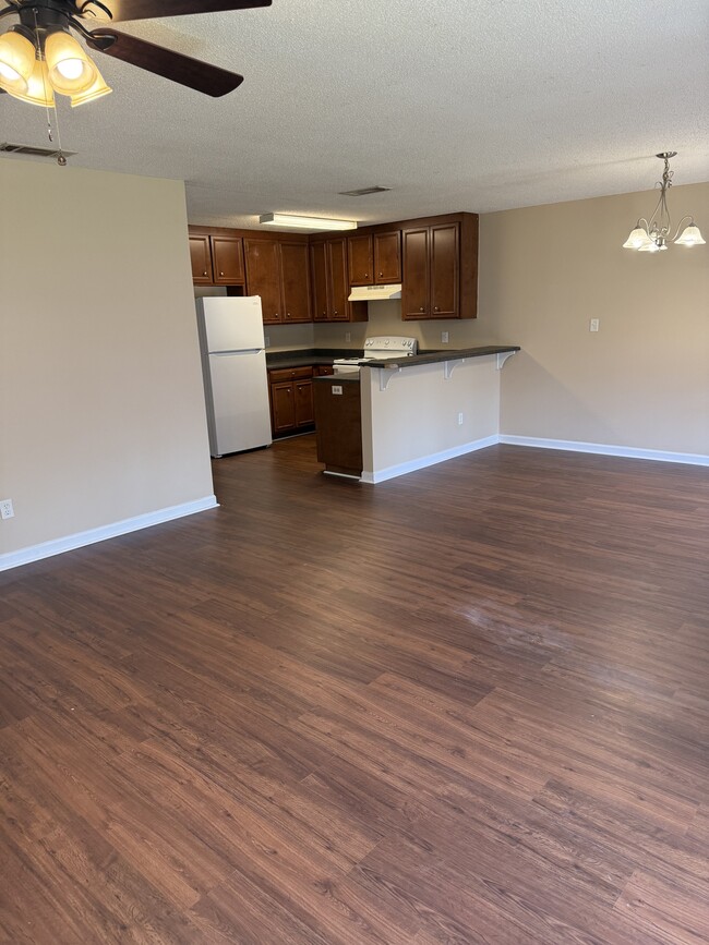 Foto del edificio - 3935 Rodnor Forest Ln