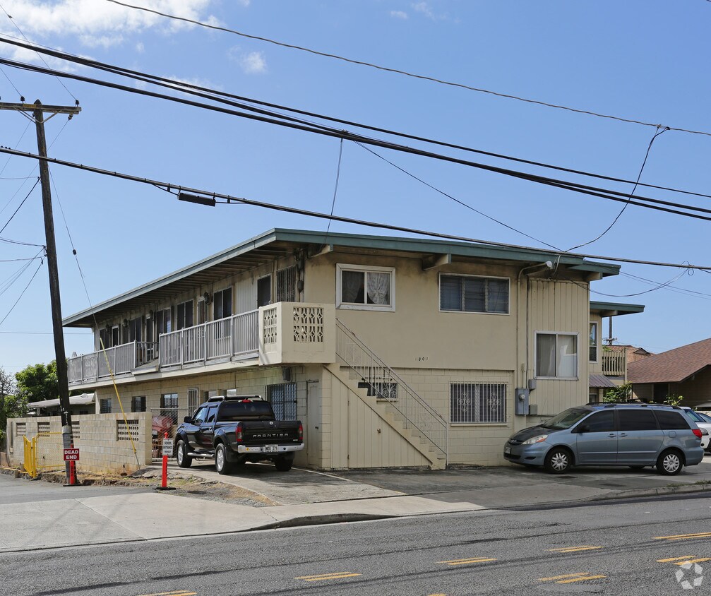 Foto principal - 1801 N School St
