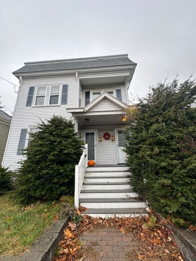 Foto principal - 309-311 Newton Street Waltham, MA