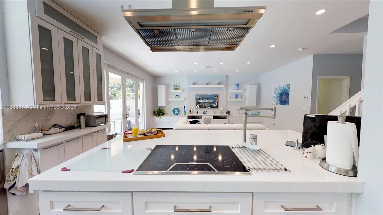 Foto principal - 15584 NW 12th Ct