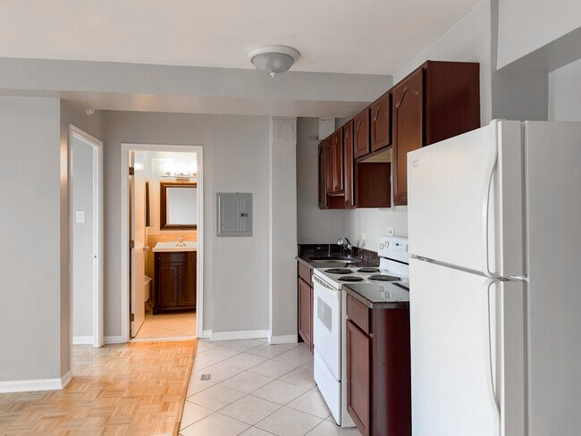 Building Photo - 4180 N Marine Dr