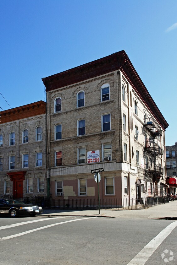 Foto principal - 139 Irving Ave