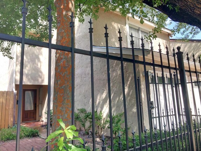 Building Photo - 4507 Terrace Manor Dr