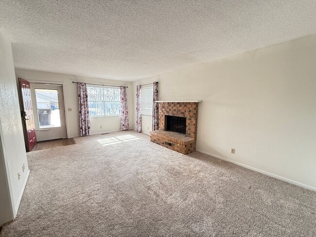 Building Photo - Broken Arrow 3 bedroom 2 Bath Duplex