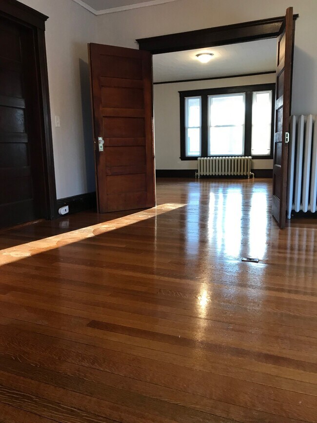 Sala de estar y dormitorio en la parte trasera. - 82 Bridge St