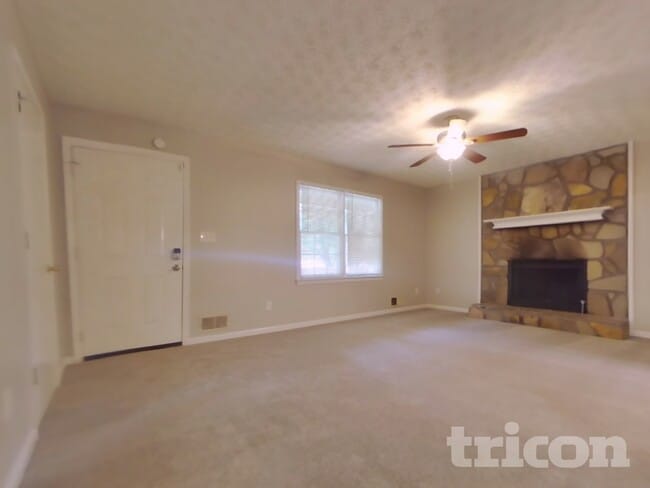 Building Photo - 100 Russell Dr