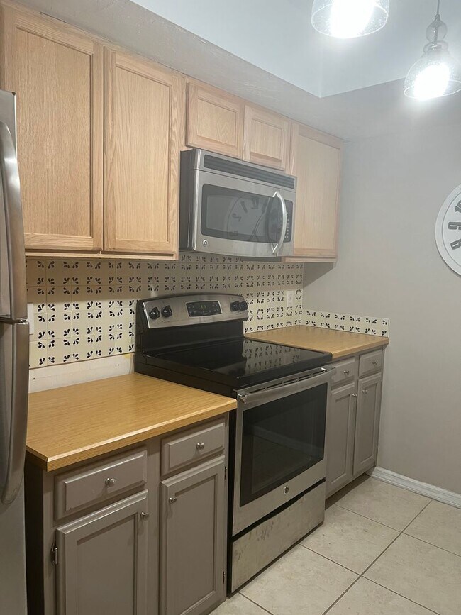 Foto del edificio - 900 SW 62nd Blvd
