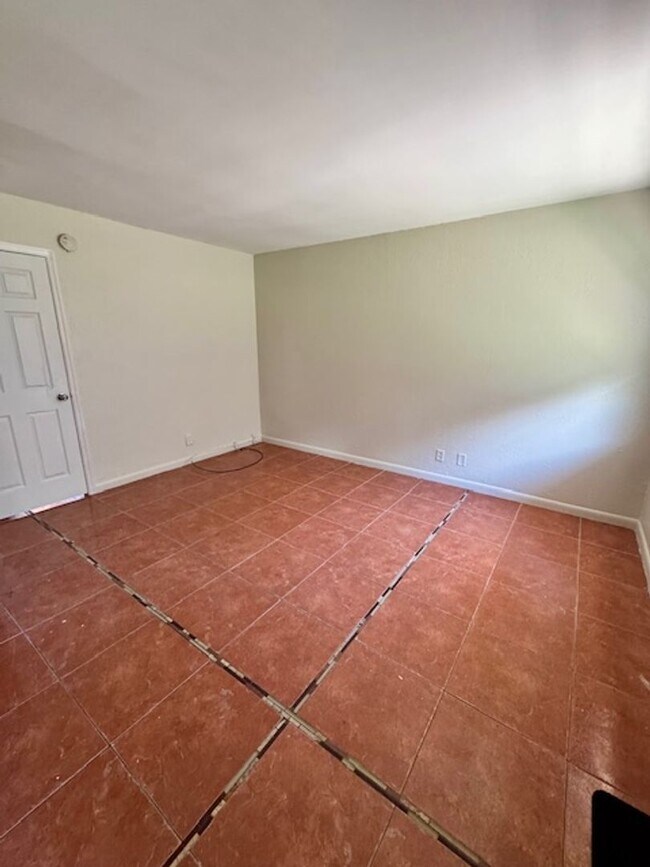 Building Photo - 1 BED/ 1 BATH OAKLAND PARK