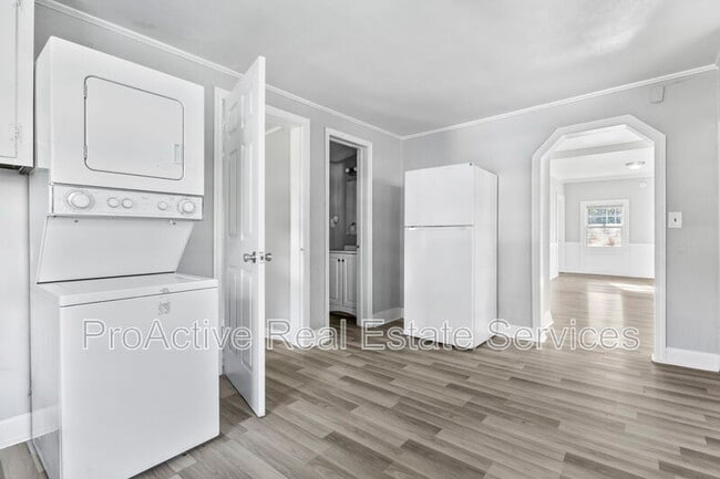 Building Photo - 1217 Hull St