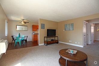 2BR, 2BA - 950 SF - Greentree Village Apartments