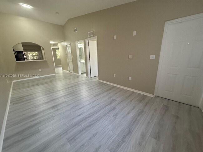 Building Photo - 2911 SE 13th Rd