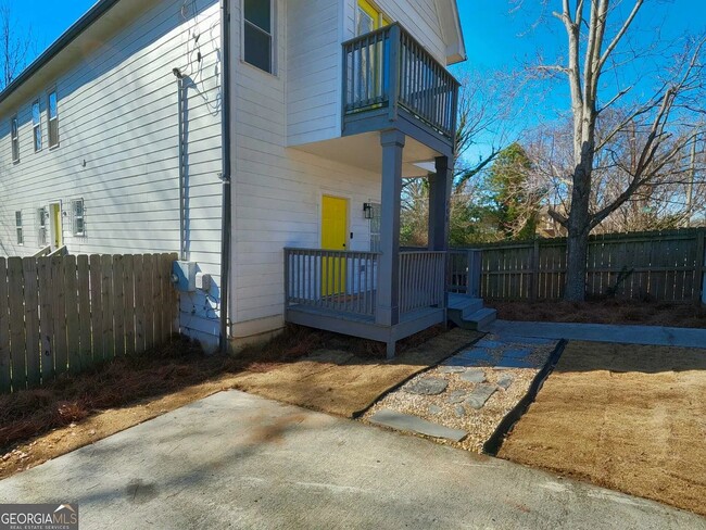 Building Photo - 848 Fox St NW