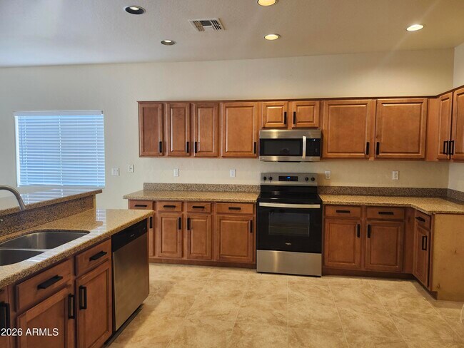 Building Photo - 41132 N Hudson Trail