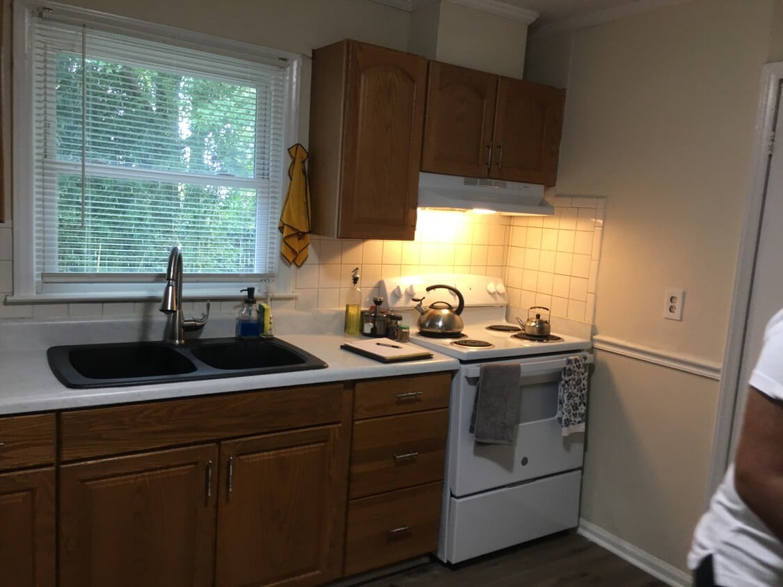 Building Photo - 936 Poplar Ave