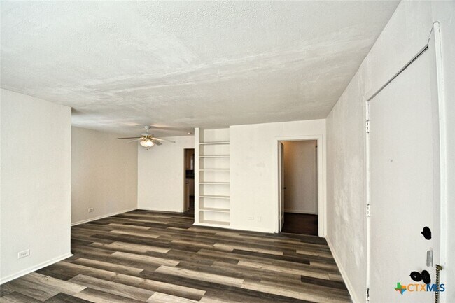 Foto del edificio - 730 Roosevelt St