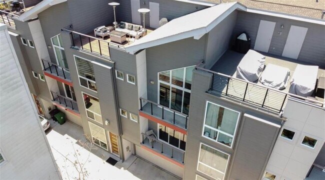 Building Photo - 5305 Darling St